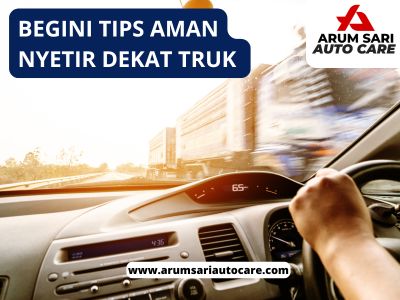Mengemudi Dekat Truk